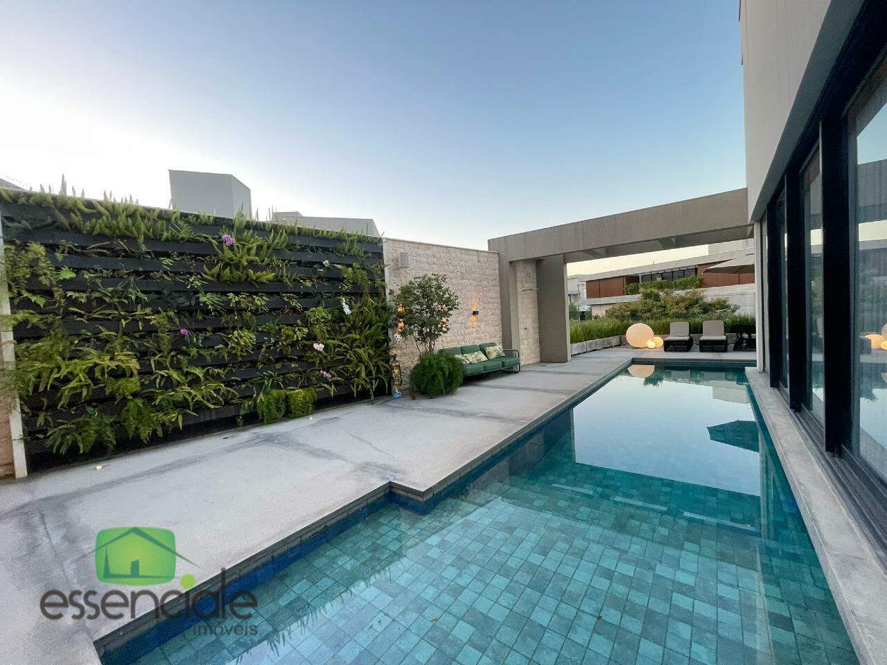 Casa de Alto Padrão em Condomínio | 500 m² | 4 Suítes | 6 Banheiros | 8 Vagas | Porteira Fechada | R$ 6.900.000 ?? Valor