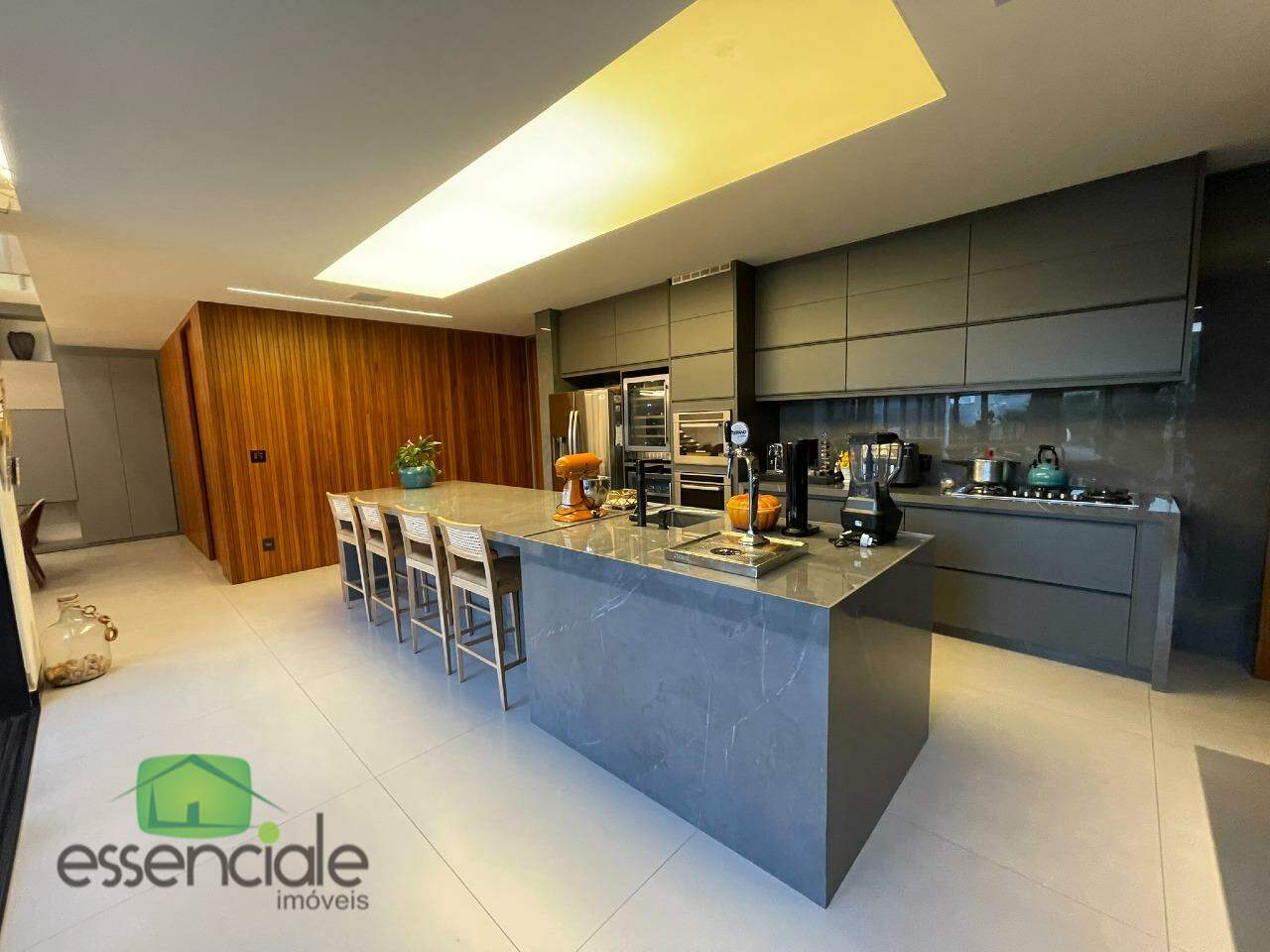 Casa de Alto Padrão em Condomínio | 500 m² | 4 Suítes | 6 Banheiros | 8 Vagas | Porteira Fechada | R$ 6.900.000 ?? Valor