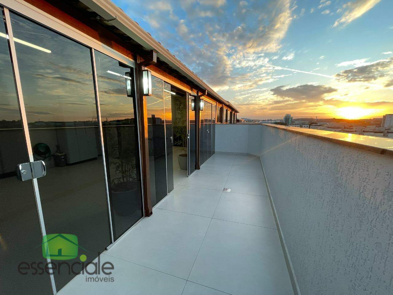 Cobertura Duplex Porteira Fechada | 4 Quartos | Vista Panorâmica | Elevador | Jardim Riacho – R$ 1.550.000