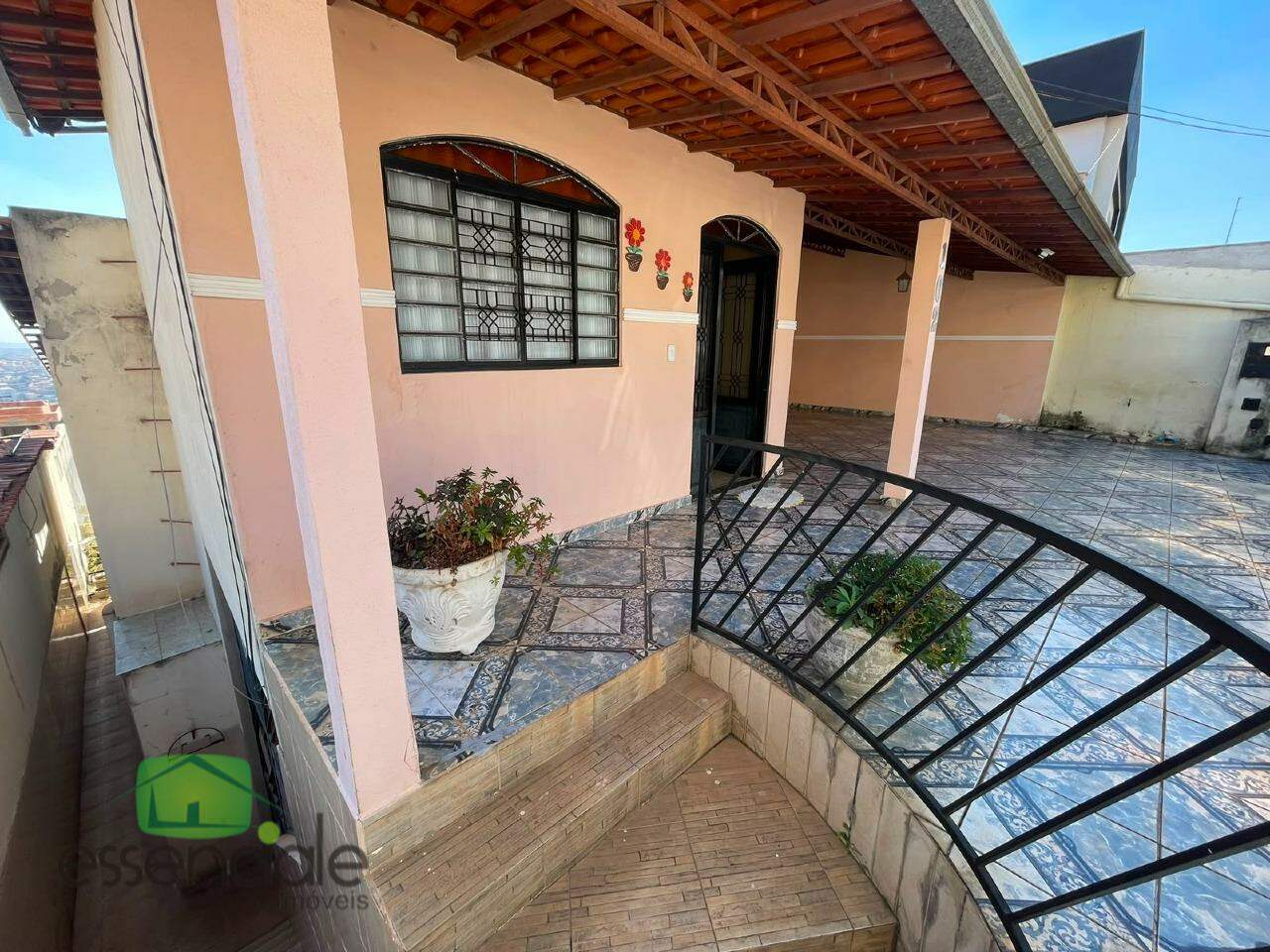 Casa 3 Quartos com Suíte, Hidromassagem, Vista Panorâmica e 4 Vagas no Bairro Santa Helena (Barreiro) à Venda por R$ 950