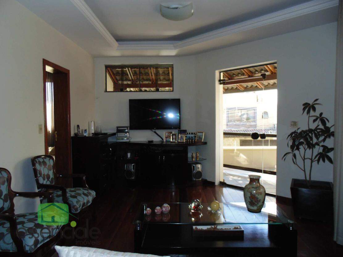 Casa Triplex com 420m² e 5 quartos bairro Inconfidentes em Contagem à venda R$1.700.000