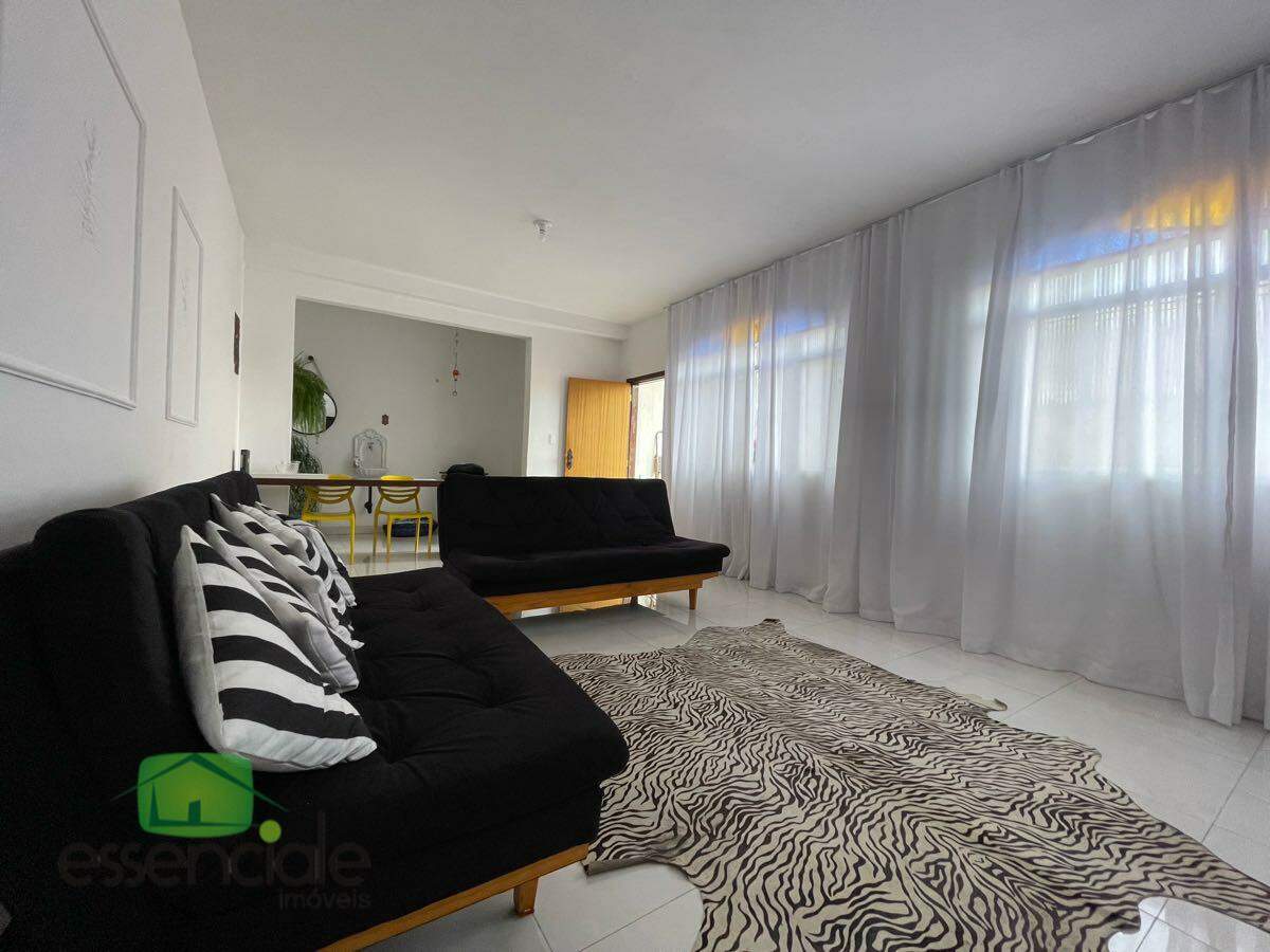 Casa com 420m², 3 quartos no bairro Santa Cruz Industrial em Contagem à venda por R$ 1.100.000