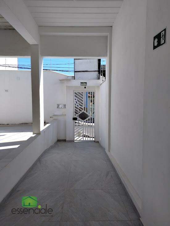 Alugo Excelente Apartamento 03 Quartos prédio individual ,com elevador próximo R$ 2.500,00