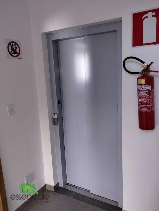 Alugo Excelente Apartamento 03 Quartos prédio individual ,com elevador próximo R$ 2.500,00