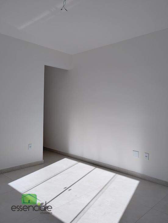 Alugo Excelente Apartamento 03 Quartos prédio individual ,com elevador próximo R$ 2.500,00