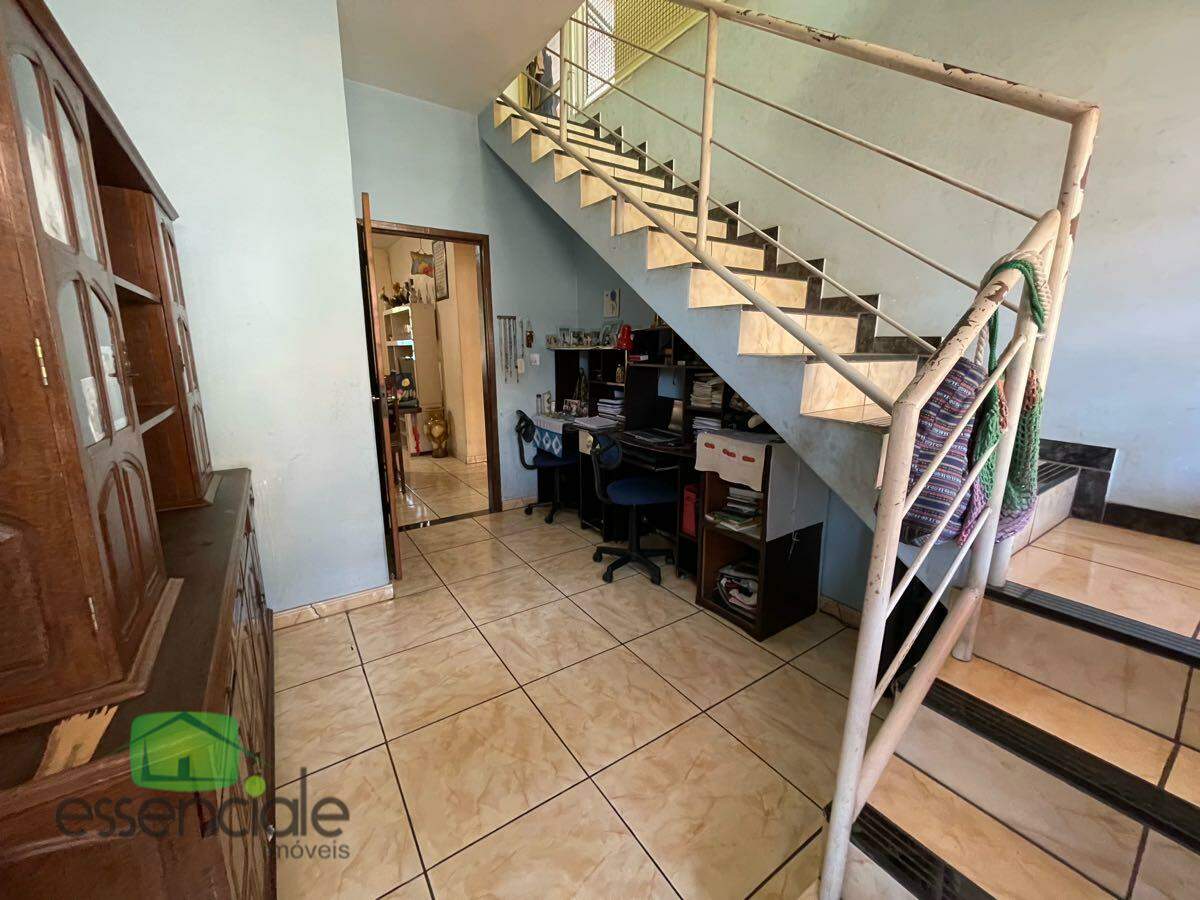 Casa com 475m²e 4 quartos no bairro Jardim Riacho das Pedras à venda por R$1.600.000