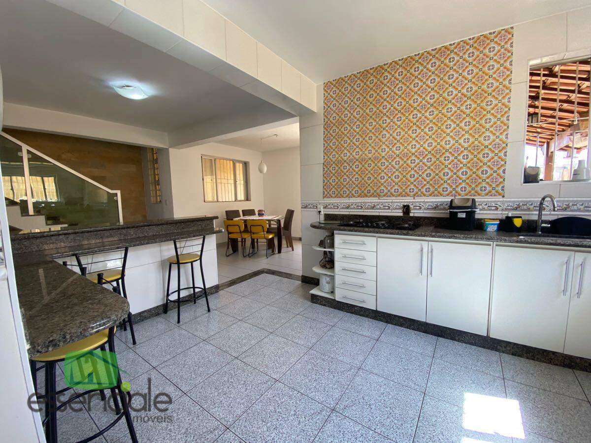 Casa com 429 m² e 4 quartos no Novo Eldorado à venda por R$ 1.200.000