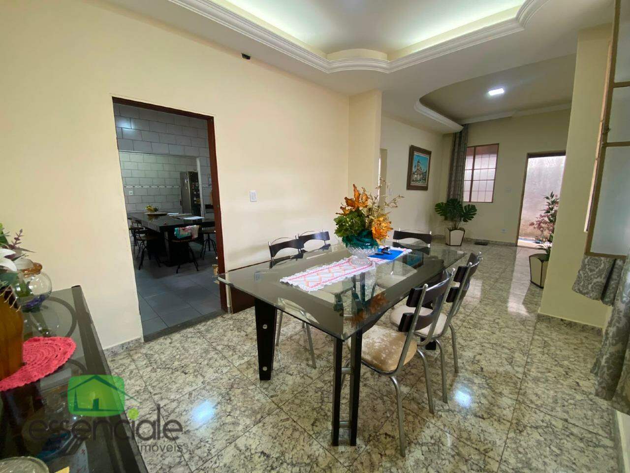 Casa com 242 m² e 3 quartos no bairro Jardim Riacho das Pedras à venda por R$ 1.190.000