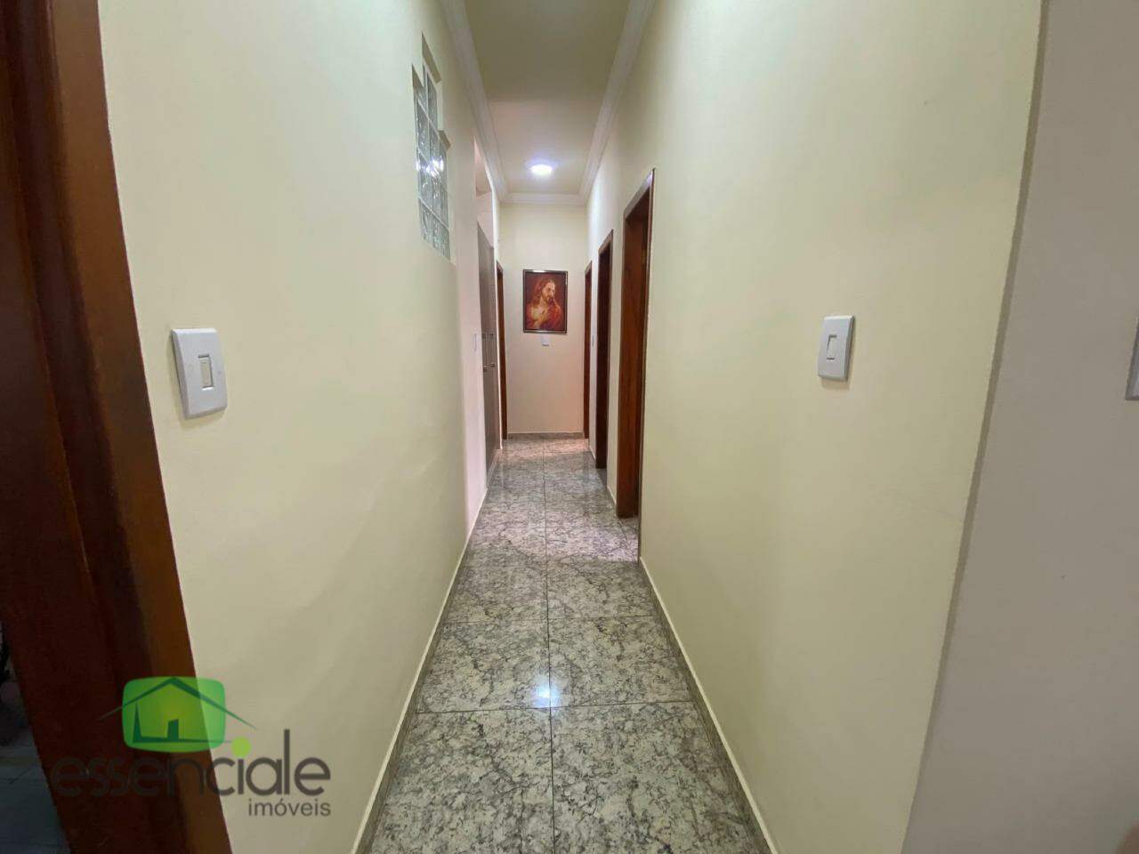 Casa com 242 m² e 3 quartos no bairro Jardim Riacho das Pedras à venda por R$ 1.190.000
