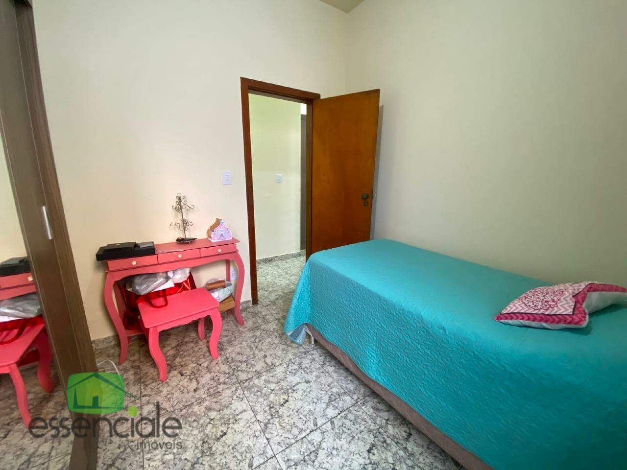 Casa com 242 m² e 3 quartos no bairro Jardim Riacho das Pedras à venda por R$ 1.190.000