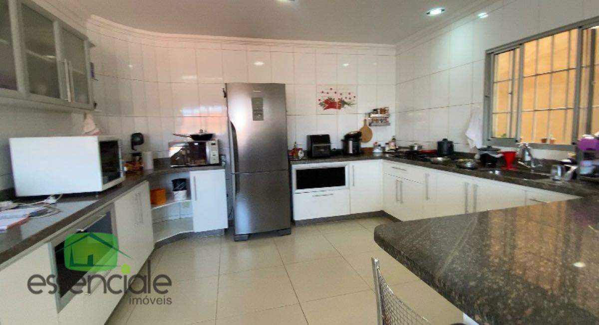 Casa com 350 m² e 4 quartos no bairro jardim riacho à venda por 1.500.000