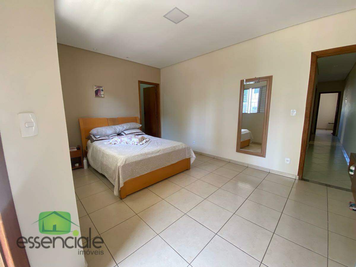 Casa com 350 m² e 4 quartos no bairro jardim riacho à venda por 1.500.000
