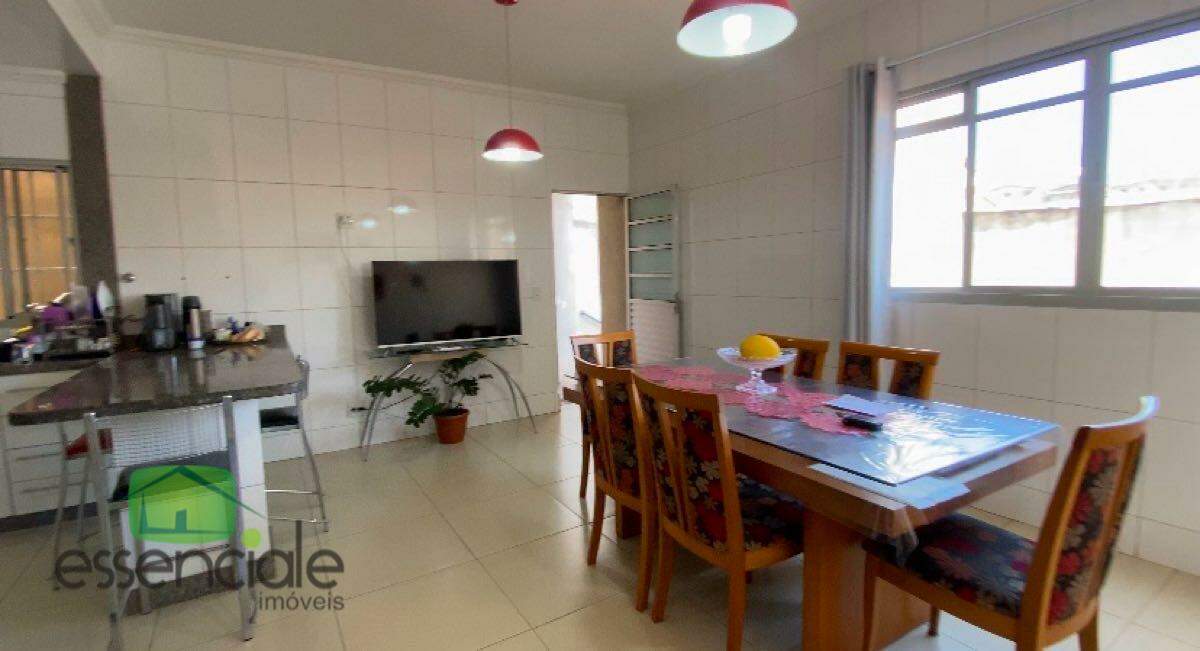Alugo Caso e 4 quartos no bairro jardim Riacho das Pedras R$ 5.500,00
